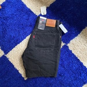 BNWT LEVIS 501 Mid Thigh shorts